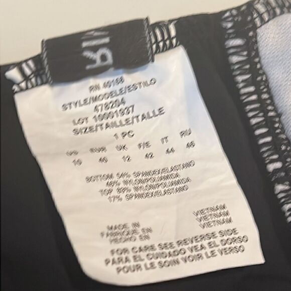 Trimshaper Black White Print Slimming Flowy One Piece Bathing Suit Size 10 - Picture 10 of 15